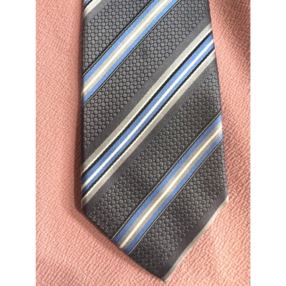 Banana Republic Mens Silk Blend Striped Necktie Blue Grey Silver Textured Tie